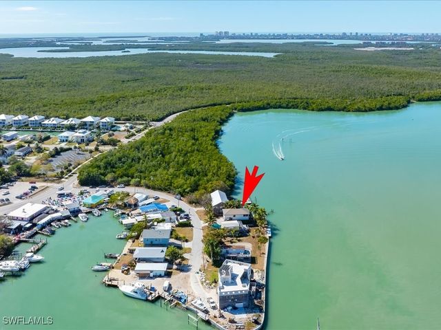 232 Harbor PL N, Goodland, FL 34140