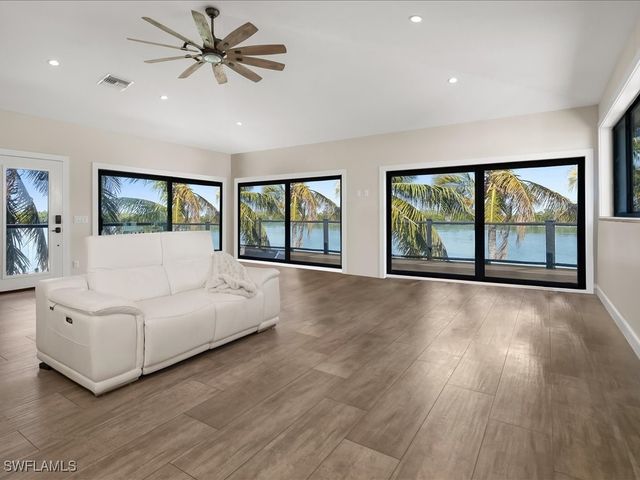 232 Harbor PL N, Goodland, FL 34140