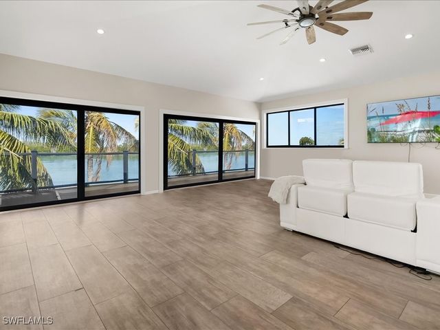 232 Harbor PL N, Goodland, FL 34140