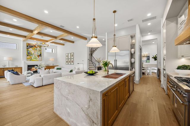 1032 W 41st Street, Houston, TX 77018