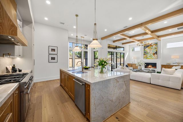 1032 W 41st Street, Houston, TX 77018