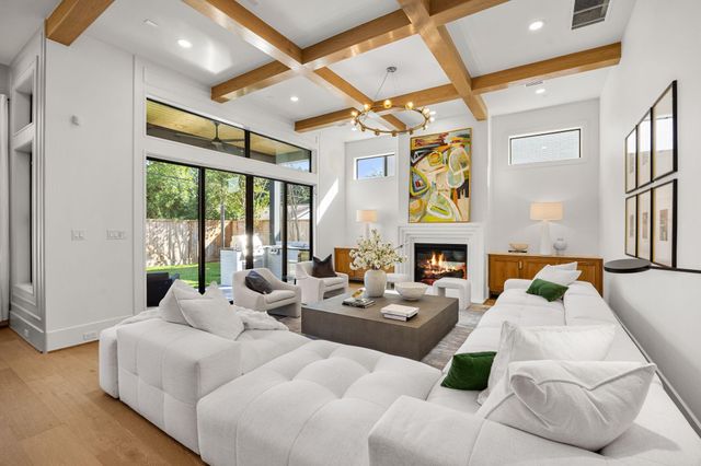 1032 W 41st Street, Houston, TX 77018