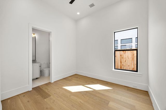 1032 W 41st Street, Houston, TX 77018