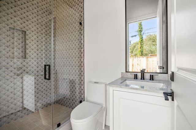 1032 W 41st Street, Houston, TX 77018