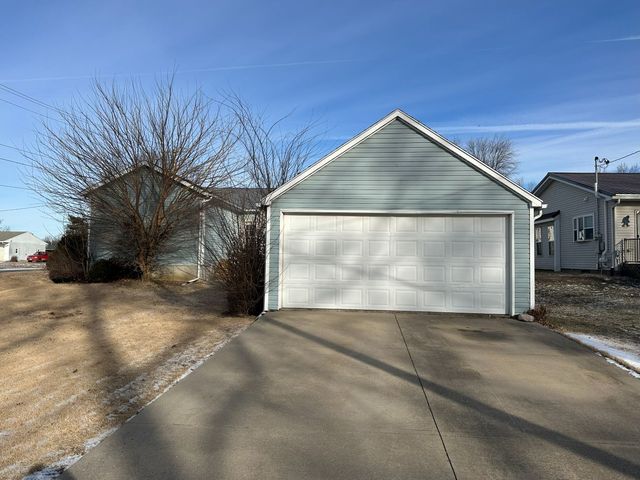 627 12th Street, Dewitt, IA 52472