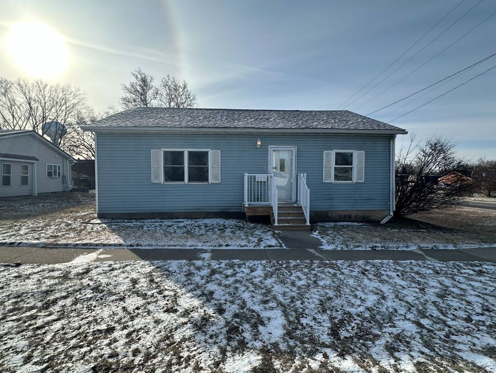 627 12th Street, Dewitt, IA 52472