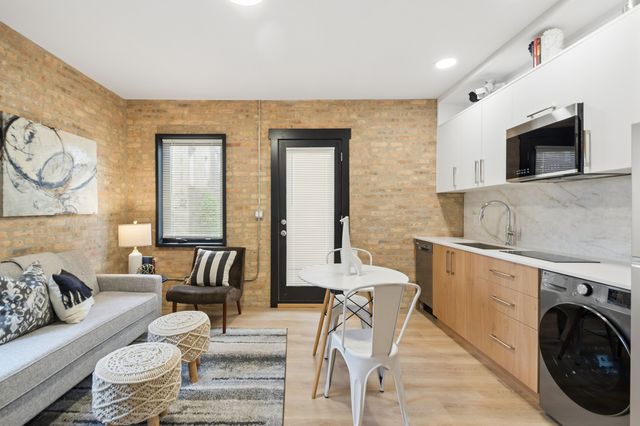 2111 W Augusta Boulevard 1E, Chicago, IL 60622