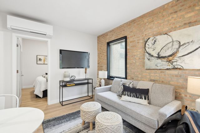 2111 W Augusta Boulevard 1E, Chicago, IL 60622