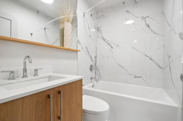 2111 W Augusta Boulevard 1E, Chicago, IL 60622