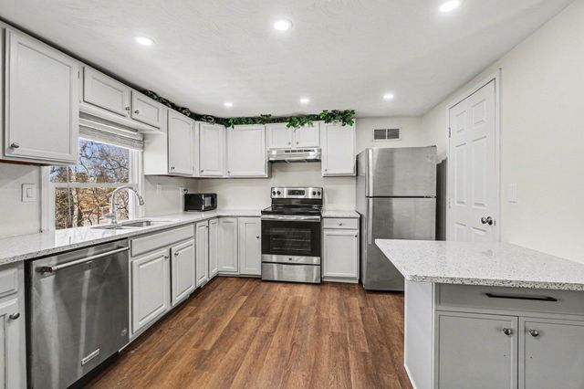 29 Veterans Drive, Highland Heights, KY 41076