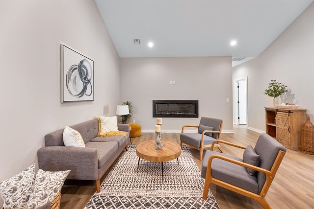 927 S Blaine St, Newton, KS 67114