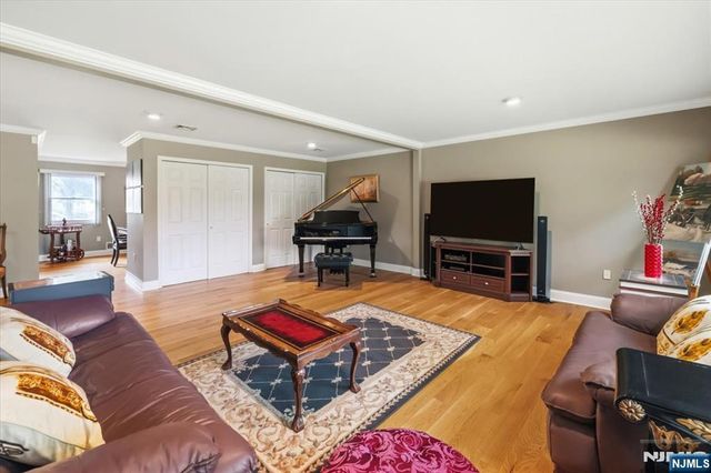 30 Beverly Road, Glen Rock, NJ 07452