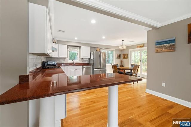 30 Beverly Road, Glen Rock, NJ 07452