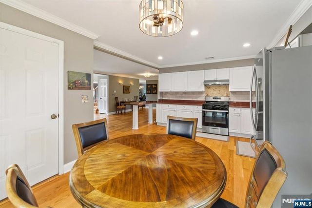 30 Beverly Road, Glen Rock, NJ 07452