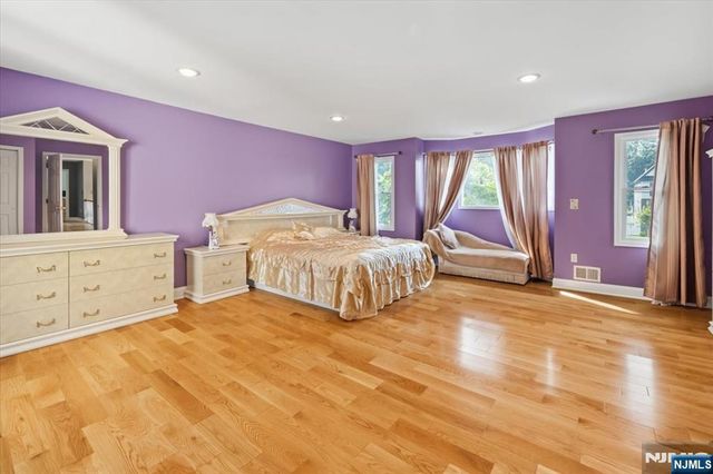 30 Beverly Road, Glen Rock, NJ 07452