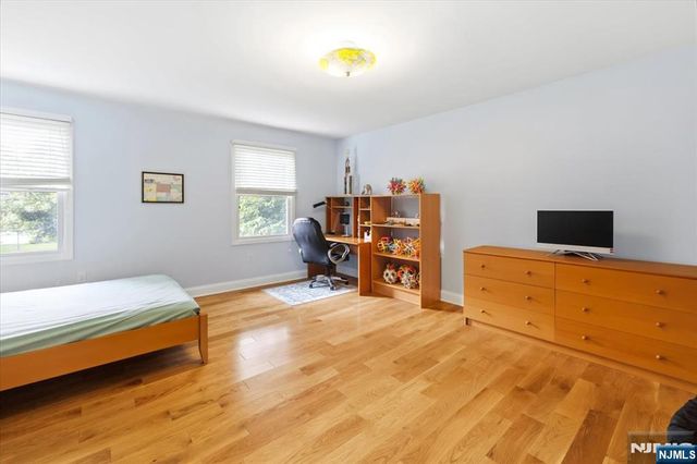 30 Beverly Road, Glen Rock, NJ 07452