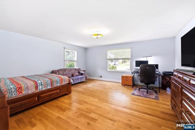 30 Beverly Road, Glen Rock, NJ 07452