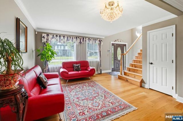 30 Beverly Road, Glen Rock, NJ 07452