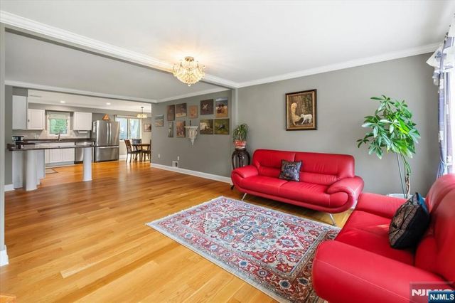 30 Beverly Road, Glen Rock, NJ 07452