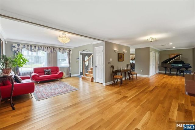 30 Beverly Road, Glen Rock, NJ 07452