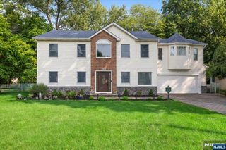 30 Beverly Road, Glen Rock, NJ 07452