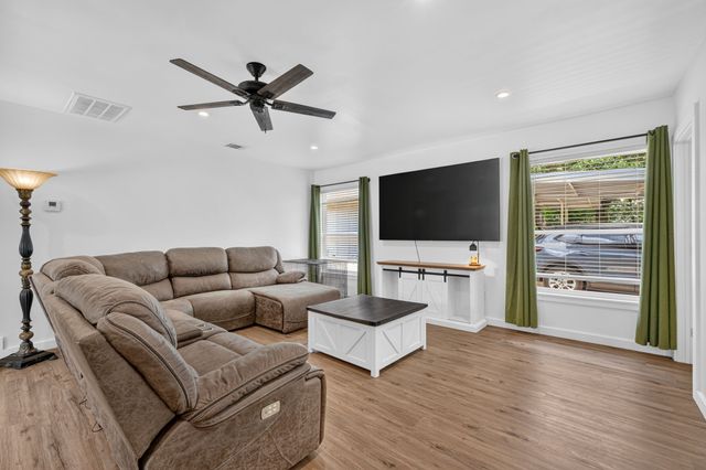 2100 NW 4th Avenue, Mineral Wells, TX 76067