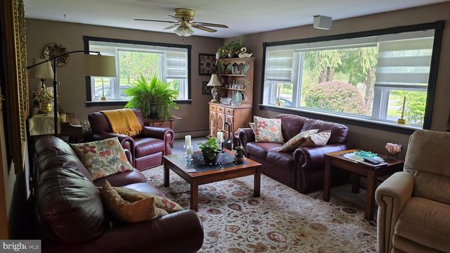 1030 WALT RD, Pennsburg, PA 18073
