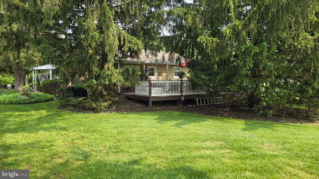 1030 WALT RD, Pennsburg, PA 18073