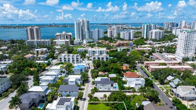 1677 DEVONSHIRE LANE, Sarasota, FL 34236