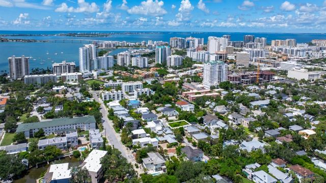 1677 DEVONSHIRE LANE, Sarasota, FL 34236