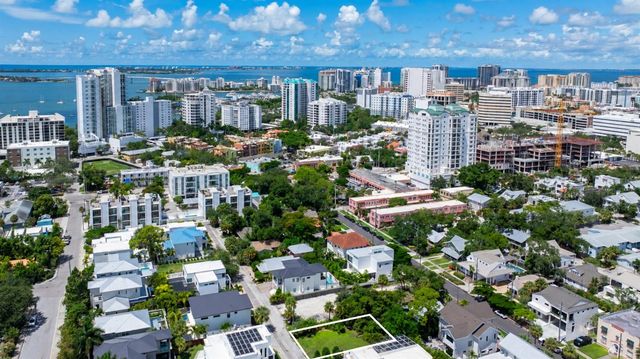 1677 DEVONSHIRE LANE, Sarasota, FL 34236