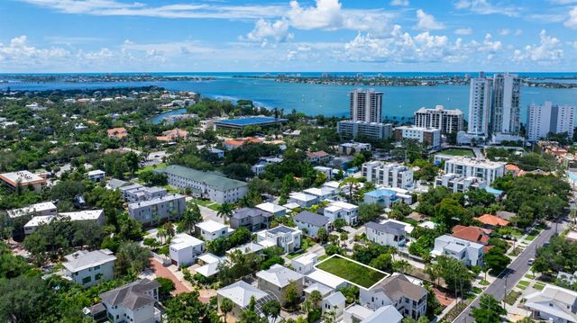1677 DEVONSHIRE LANE, Sarasota, FL 34236