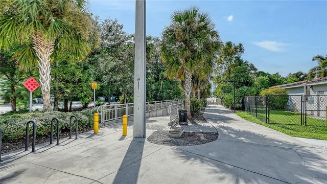 1677 DEVONSHIRE LANE, Sarasota, FL 34236