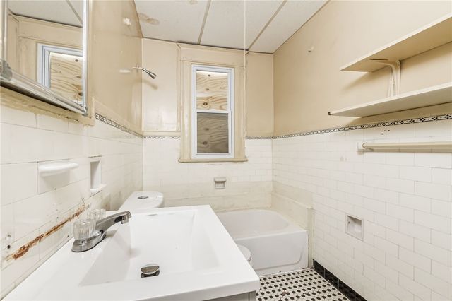 100-102 Parkway, Rochester, NY 14608