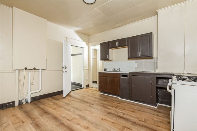 100-102 Parkway, Rochester, NY 14608