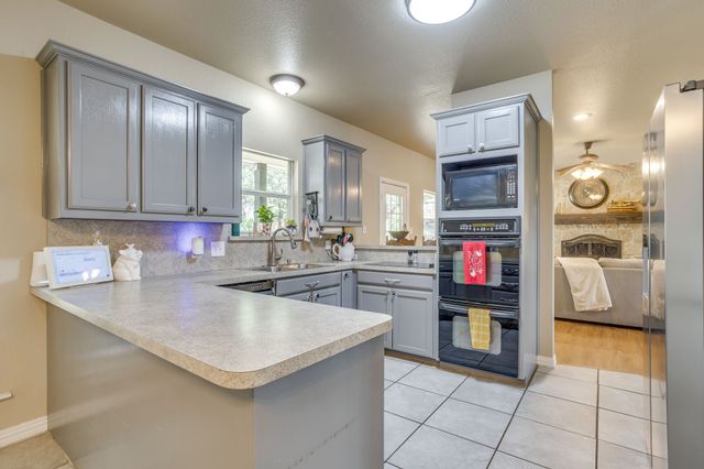 1129 Crazy Horse Trail, Burleson, TX 76028