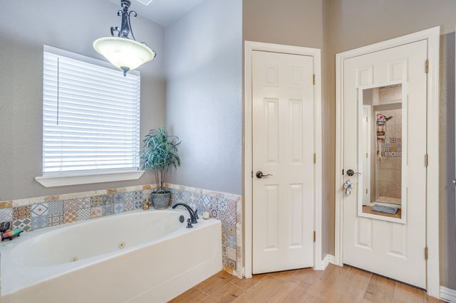 1129 Crazy Horse Trail, Burleson, TX 76028
