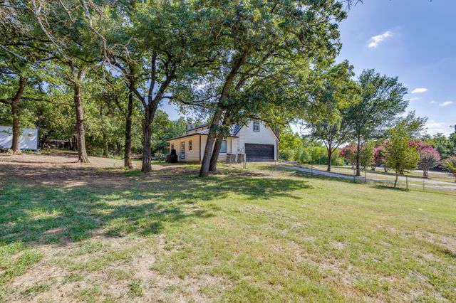 1129 Crazy Horse Trail, Burleson, TX 76028