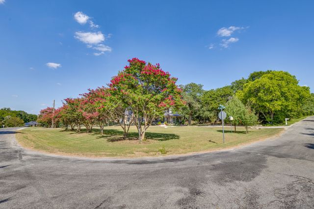 1129 Crazy Horse Trail, Burleson, TX 76028