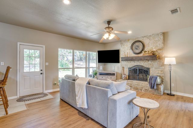 1129 Crazy Horse Trail, Burleson, TX 76028