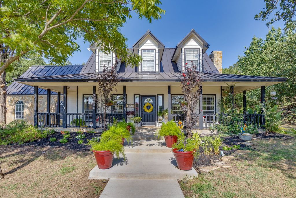 1129 Crazy Horse Trail, Burleson, TX 76028
