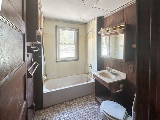 625 Mckinstry Ave, Chicopee, MA 01020