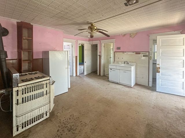 625 Mckinstry Ave, Chicopee, MA 01020