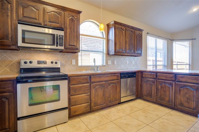 10012 Butte Meadows Drive, Fort Worth, TX 76177