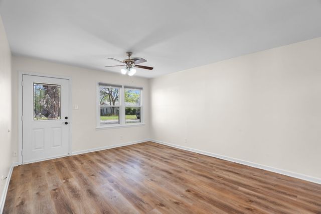 115 NE Taylor Street, Burleson, TX 76028