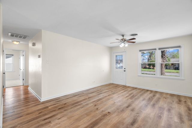 115 NE Taylor Street, Burleson, TX 76028