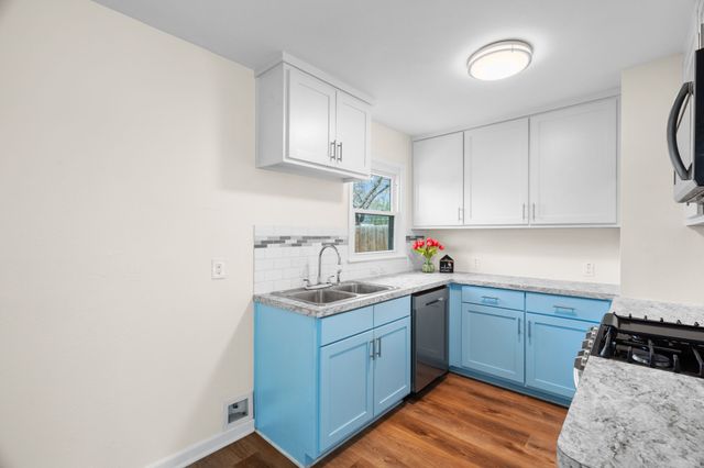 115 NE Taylor Street, Burleson, TX 76028