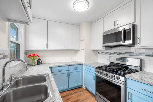 115 NE Taylor Street, Burleson, TX 76028