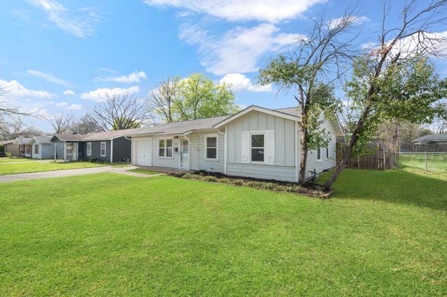 115 NE Taylor Street, Burleson, TX 76028