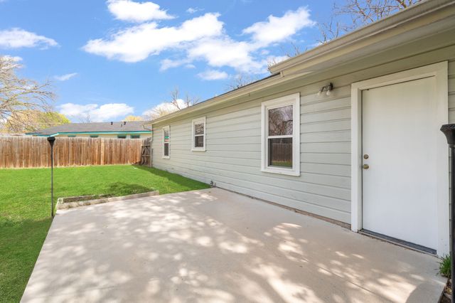 115 NE Taylor Street, Burleson, TX 76028